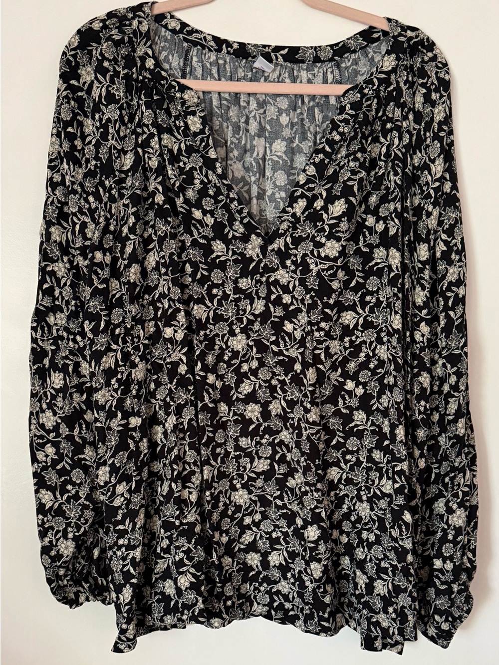 Old Navy Black Floral V-Neck Long Sleeve Blouse